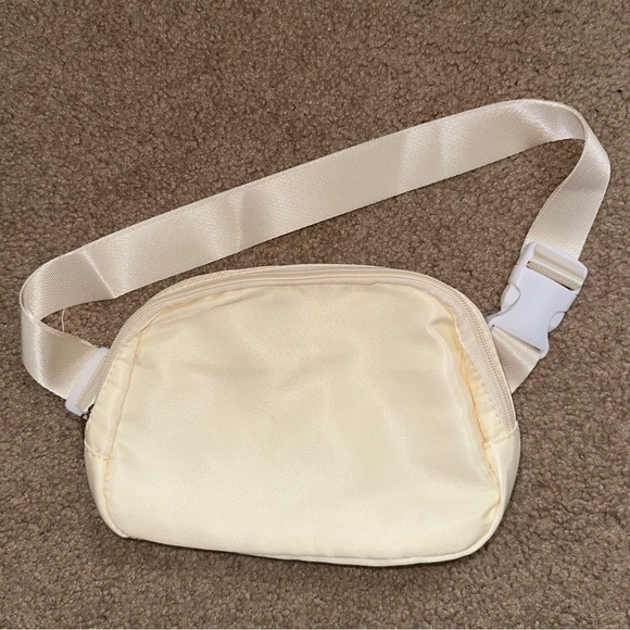 NWOT | chest bag/Fanny pack | cream color - Picture 1 of 6